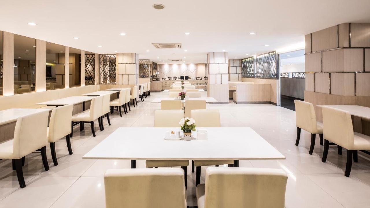 The Airport Courtyard Suvarnabhumi Airport Bangkok Luaran gambar The interior of the lounge