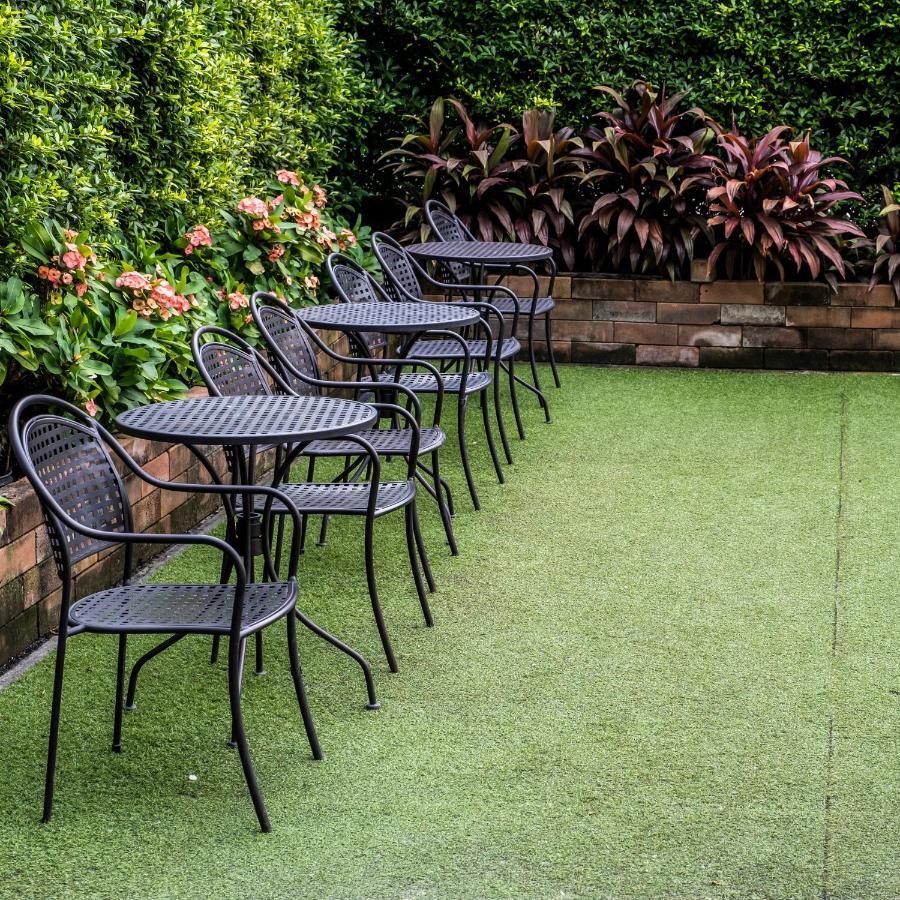The Airport Courtyard Suvarnabhumi Airport Bangkok Luaran gambar Artificial grass